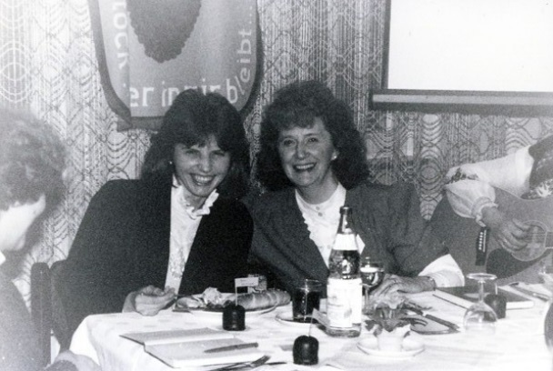 Elisabeth Mittelstädt and Helen Jesze smiling together